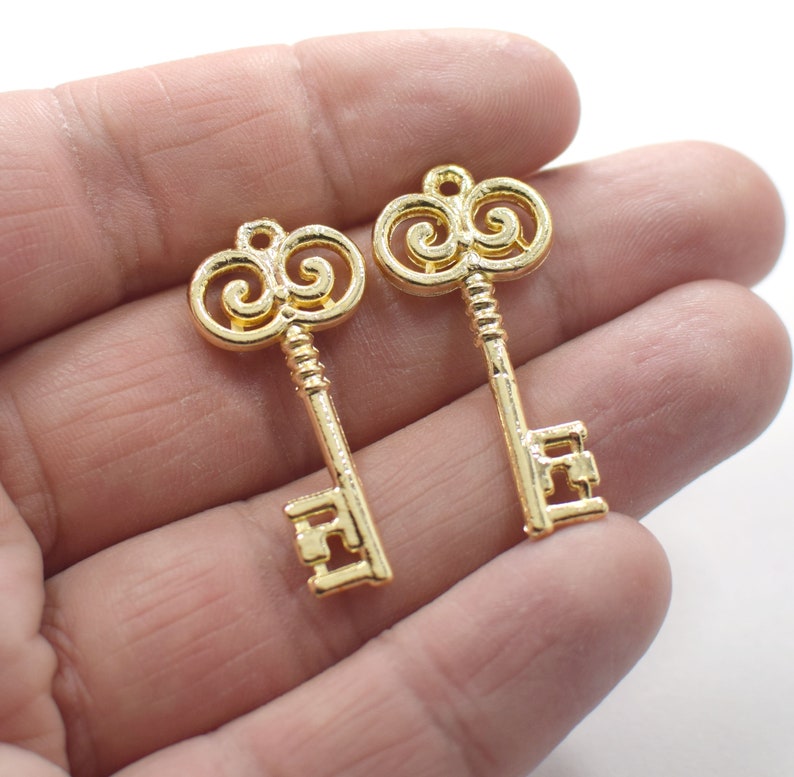 1 Pcs 24K Shiny Gold Plated Key Findings NF0672\u0130 16 x 35 mm