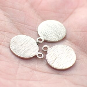 0,8 x 12 x 15 mm, Silber Ton Runde strukturierte Stempelscheibe - 1 Loch