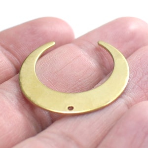 0.8 x 28 x 30 mm ,Raw Brass  Crescent Shape Charms -  1 Hole
