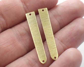 0.8 x 6 x 35 mm, hallazgos de caída texturizada de latón crudo - 2 agujeros