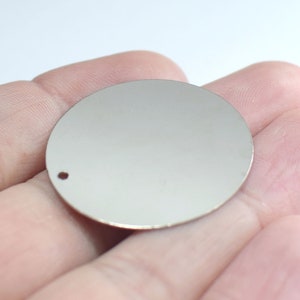 0.5 x 32 mm , Disco de estampado redondo de color plateado - Hallazgos de agujeros redondos de 1 orificio