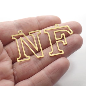 0.6 x 27 x 28 mm, Letras colgantes cortadas con láser, Hallazgos de cartas de collar - L114