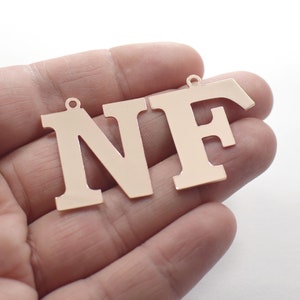 0.6 x 27 x 28 mm, Letras colgantes cortadas con láser, Hallazgos de cartas de collar - L115