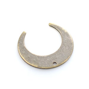 0.8 x 23 x 25 mm ,Antique Brass Crescent Shape Charms -  1 Hole