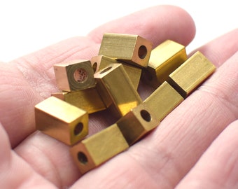 6 x 6 x 10 mm Surowe mosiężne kwadratowe elementy rurowe - otwór 3,2 mm okrągły
