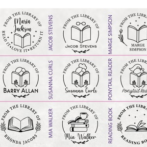 Puede incluir: Nueve sellos de goma con tem&aacute;tica de libros con diferentes nombres y dise&ntilde;os. Cada sello presenta un libro, un elemento de dise&ntilde;o &uacute;nico y el texto "From the Library of" seguido del nombre.