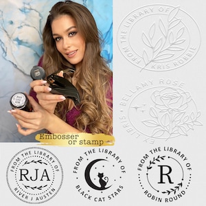 Book Nerd Gift Ex Libris Emboss de la biblioteca de libros pertenece a Customized Embosser. ¡Etiquete de forma personalizada sus libros de la biblioteca! En relieve