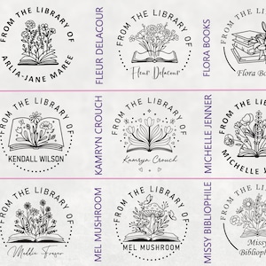 Puede incluir: Nueve ilustraciones en blanco y negro de sellos con tem&aacute;tica de libros. Cada sello presenta un libro abierto con varios dise&ntilde;os florales e inspirados en la naturaleza. El texto en cada sello dice "From the Library of" seguido del nombre de la persona o empresa. Los nombres incluyen: Arlia-Jane Maree, Kendall Wilson, Maddie Fraser, Mel Mushroom, Kamryn Crouch, Fleur Delacour, Flora Books, Michelle Jenner y Missy Bibliophile.