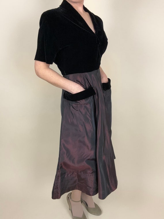 M 50s HUGE Pockets Velvet and Taffeta Dress | Coc… - image 3