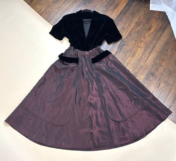 M 50s HUGE Pockets Velvet and Taffeta Dress | Coc… - image 5
