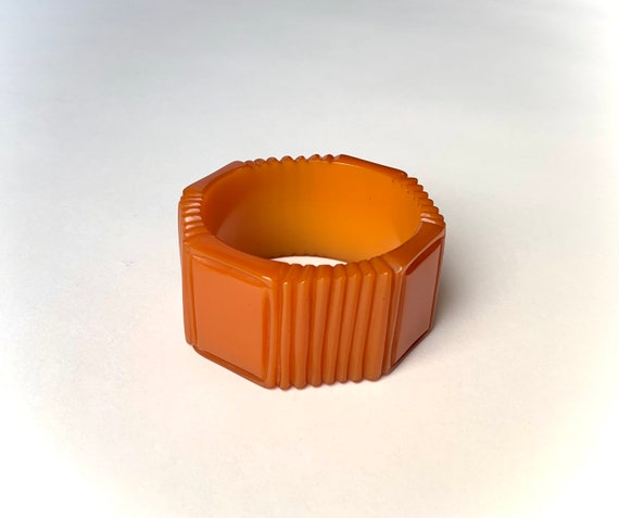 40s Orange Bakelite Carved Bracelet - image 5