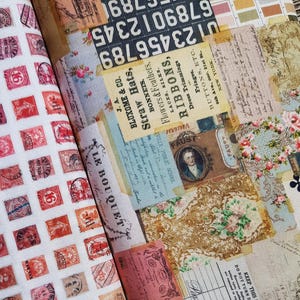 Peut inclure: Tissu à l'aspect vintage, orné d'un motif répétitif de timbres-poste dans des tons de rouge, orange et jaune. Le tissu est associé à un collage de vieux documents, de motifs floraux et de textes manuscrits.