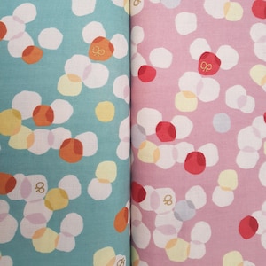 Special price 0.5 m x 1.08 m Kokka / Tréfle, gauze with dots and metallic print- 100% cotton