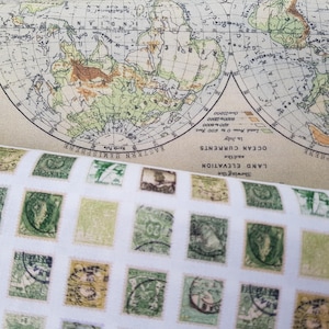 NUEVO !!! "Paleta" de Tim Holtz - Mapas y sellos verdes - PWTH263 0,5 m x 1,10 m