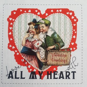 Könnte beinhalten: Eine Vintage-Valentinstagskarte mit rotem Herzrand und einem Paar, das eine Geschenkbox hält. Der Text auf der Karte lautet "Ich liebe dich von ganzem Herzen".