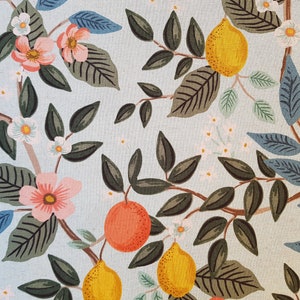 Rifle Paper CO "Bramble", tela / tessuto da tappezzeria - lino / cotone 0,5 m x 1,10 m - Agrumeto e note musicali