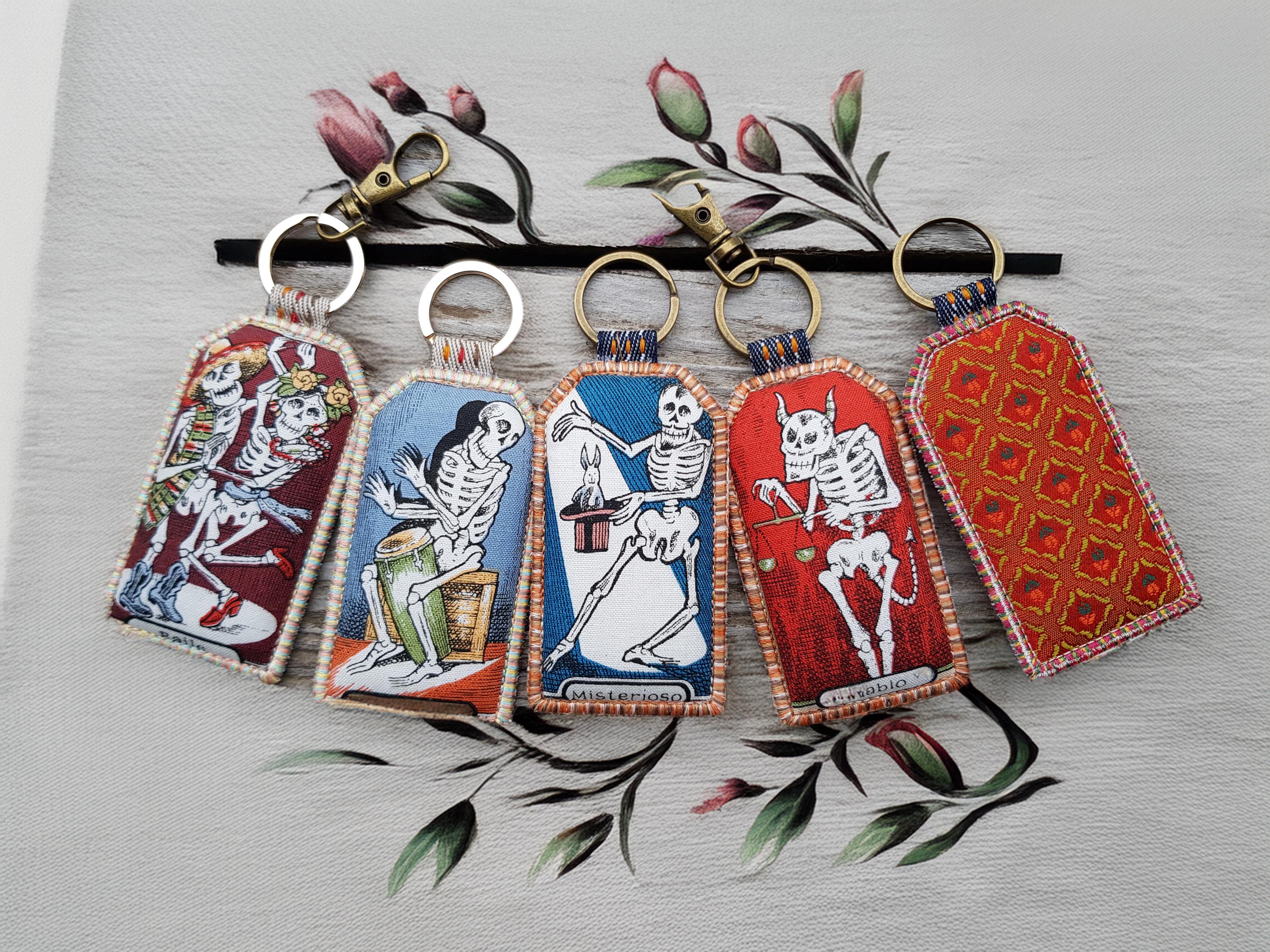 Patches by Alex* - Keyring "Skulls (Alexander Henry)" 8.2 x 4.5 cm ; Tag Shape