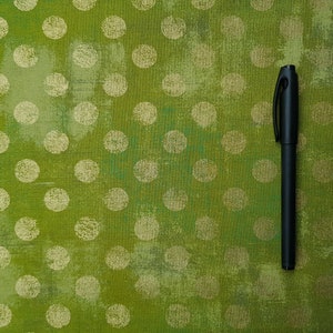 Gris basique de Moda Fabrics, Grunge hits the spot métallisé, 3 couleurs 0,5 x 1,14 m zesty apple