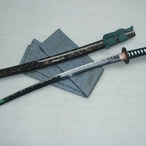 Handgemaakt lemmet van mangaanstaal met zwart geslepen golfpatroon Katana Zwaardscherp