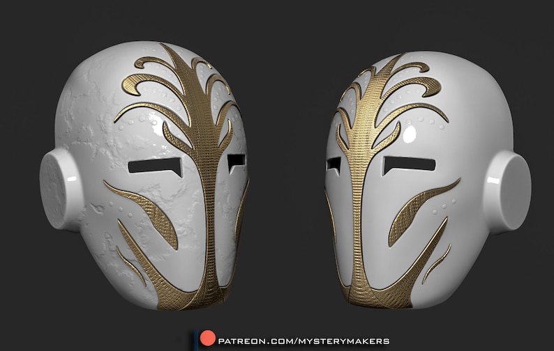 Op de afbeelding: Een wit masker met gouden details. Het masker heeft een gestileerd boomontwerp en twee ooggaten. Het masker is gemaakt van een glad, getextureerd materiaal.