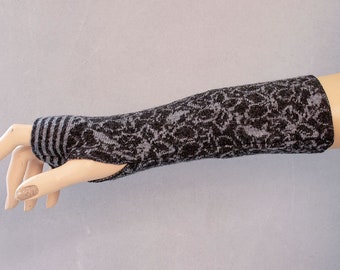 Armstulpen mit Daumenloch Merino 100% Schurwolle Handwärmer Müffchen Pulswärmer schwarz grau Blume