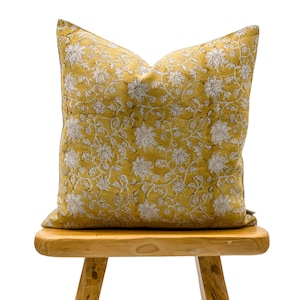 Copricuscino Designer Floral Mustard Saffron su lino naturale, Copricuscino giallo senape, Cuscino Boho, Cuscino stampato a blocchi, Cuscino floreale
