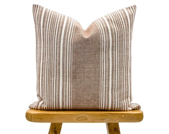 Funda de almohada tejida a mano, funda de almohada tribal, almohada marrón óxido con rayas crema, almohada boho, funda de almohada estilo rústico de 56x56 cm