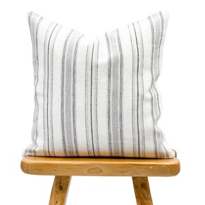 Designer gestreepte handgeweven linnen kussensloop, kussensloop met steengrijze strepen, boho-kussen, decoratief sierkussen, handgemaakte kussensloop