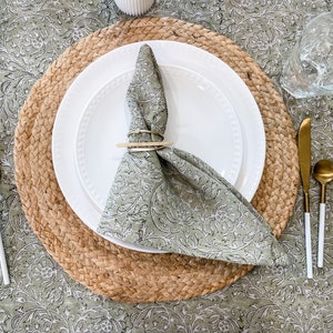 100% Linen Floral Napkins, Linen napkins, Napkins for Dining Table, Wedding Napkins, Cloth napkins, Fabric Napkins, Light Green Napkins