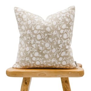 Copricuscino in lino beige chiaro floreale su bianco sporco, copricuscino marrone chiaro, copricuscino boho, copricuscino neutro, copricuscino floreale