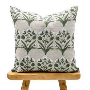 Designer bloemengroen op natuurlijk linnen kussensloop, groene en witte kussensloop, bohokussen, decoratief sierkussen, kussensloop met bloemen