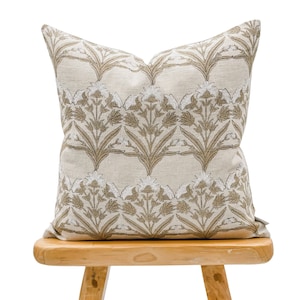 Federa per cuscino in lino naturale con motivo floreale beige chiaro, federe per cuscino bianche e beige, cuscini boho, cuscini rustici, cuscini floreali