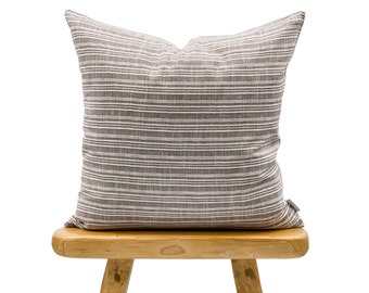 Funda de almohada tejida a rayas marrón claro y crema, almohada neutra, almohada hmong crema, almohada blanca y marrón, funda de almohada estilo granja