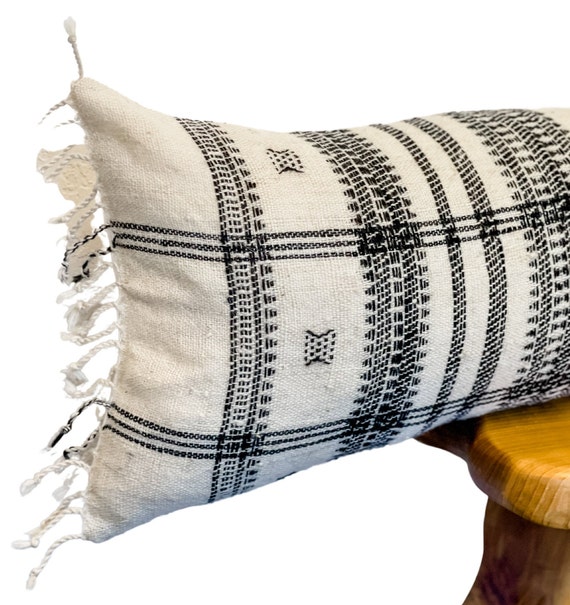 Plaid wool blanket throw pillow DIY and long lumbar / Create / Enjoy