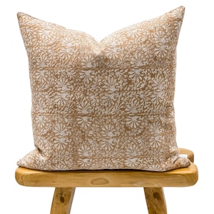 Designer Floral Tan Rust auf natürlichem Leinenkissenbezug, Beige Braun Kissenbezug, Boho-Kissen, dekoratives Dekokissen, Blumenkissenbezug