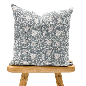 Designer Floral Grau-Blau auf Naturleinen Kissenbezug, Grauer Kissenbezug, Boho Kissen, Dekorativer Kissenbezug