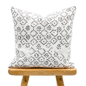 White Mudcloth Pillow Cover 20x20, African Pillow, White and black Mudcloth Cushion, Neutral Decor Pillow| Throw Pillow, Farmhouse pillow