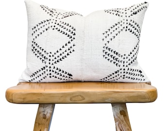 Authentic African Pillow, Lumbar Mudcloth Pillow, Cream White Pillow Cover with black abstract pattern, Throw Pillow cover, Cushion 14x20