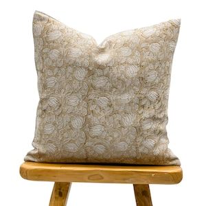 Designer floreale in beige marrone chiaro su fodera per cuscino in lino naturale, fodera per cuscino neutro, cuscino marrone chiaro, cuscino decorativo, fodera per cuscino floreale