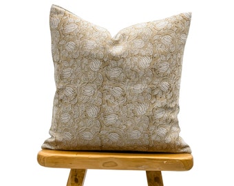 Designerblommor i brunbeige på naturligt linneörngott, neutralt örngott, brun kudde, dekorativt prydnadskudde, blommigt örngott