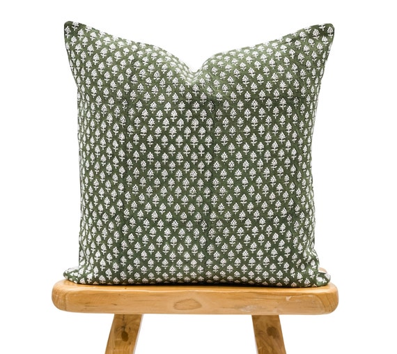 Designer Olivgrün auf cremefarbenem Leinenkissenbezug, grüner Kissenbezug, Boho-Kissen, Bauernhauskissen, Blumenkissen