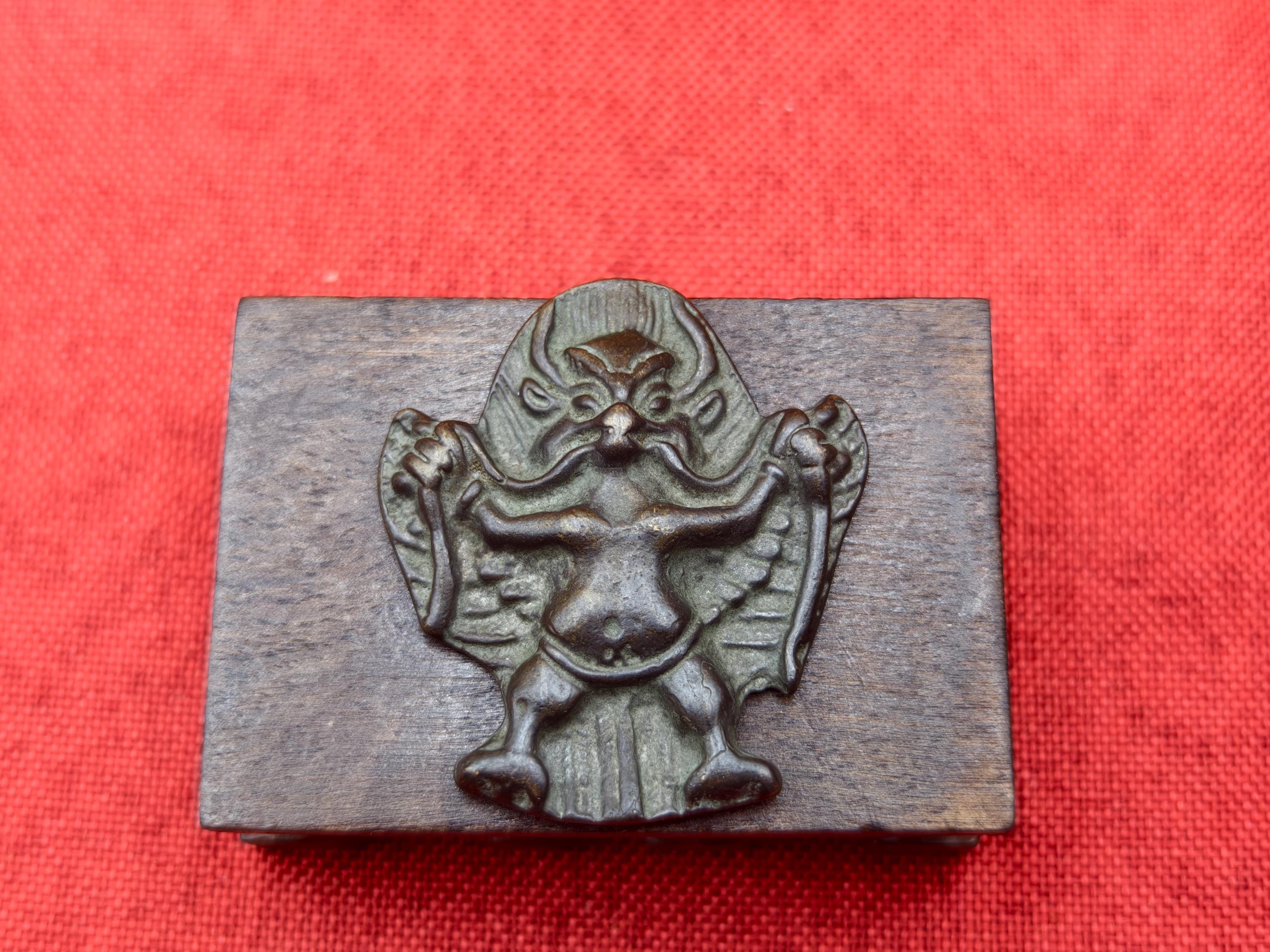 アンティーク チベット ガルーダ トクチャ お守り、手作りの鉄のお守り