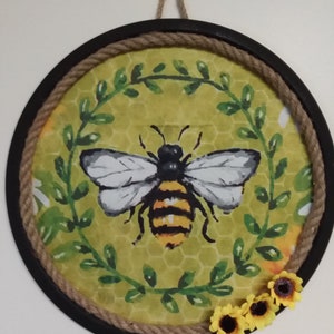 Bee door hanger
