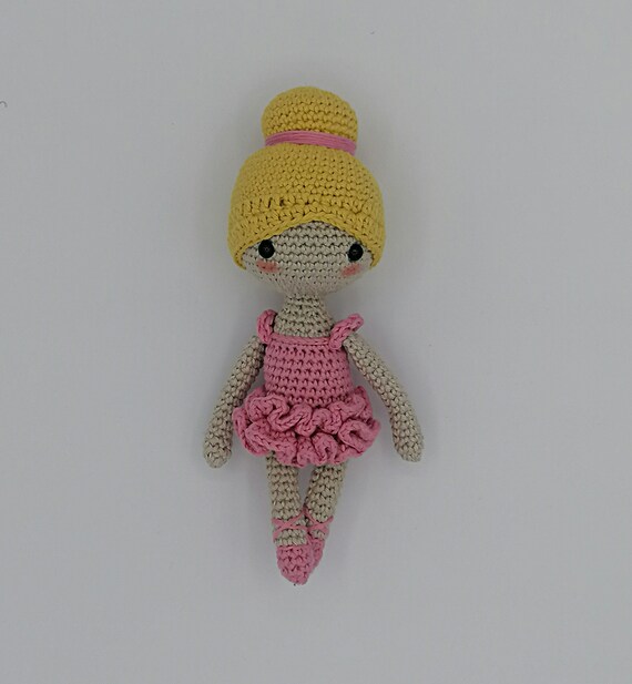 muñeca bailarina amigurumi