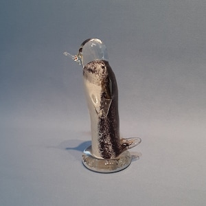 Glasfigur Pinguin mit schönen Farbeinschlüssen
