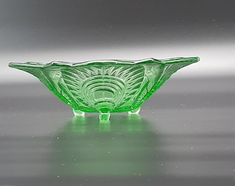 アールデコ三脚フルーツ ボウル プレス ガラス グリーン リッチ 1934 年