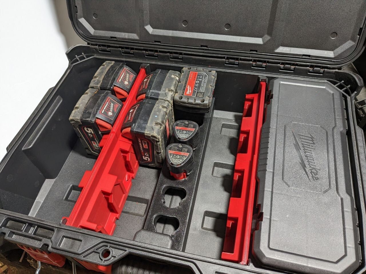 Milwaukee packout battery storage hotsell