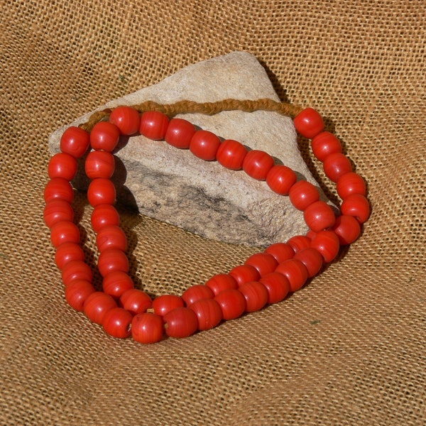 Collier de Perles de Verre Unies Rouges, Collier Ethnique Perles de Verre Vintage colorées, Népal.