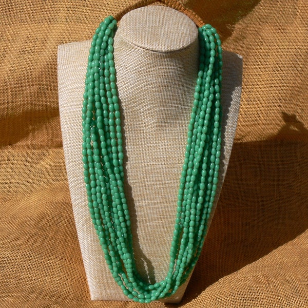 Collier de perles multi-rangs, perles de verre vertes, collier ethnique en perles vertes, provenance Népal.