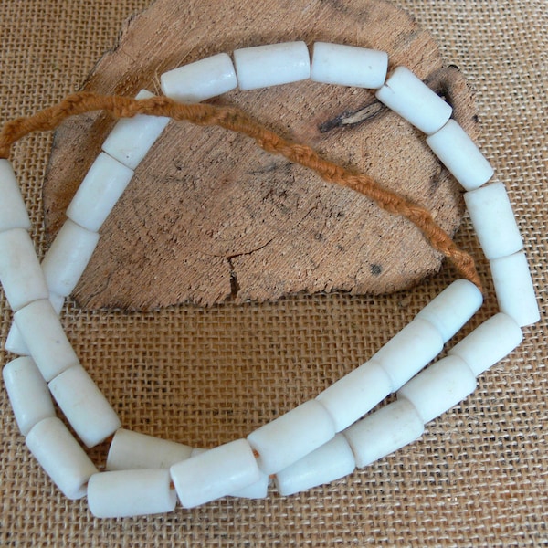 Collier de Perles de Verre Blanches Cylindriques Ethnique Bohème pour Femme, Népal.